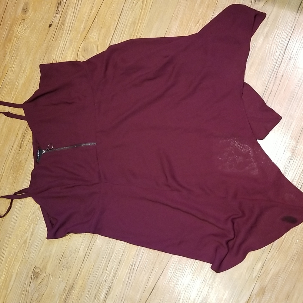 Torid Burgundy adjustable strap zippered front elastic back flowy top sz 2=2X - Picture 1 of 8